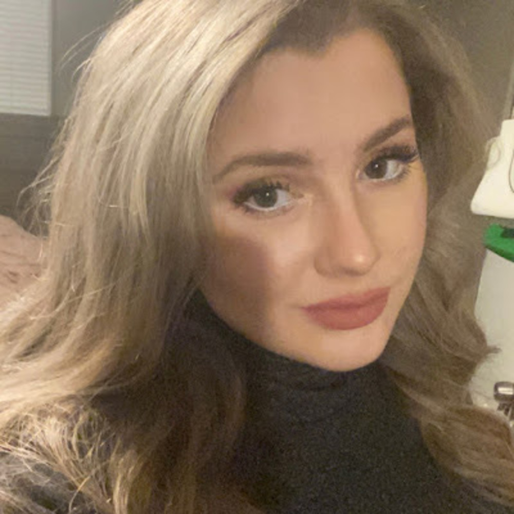 Meet your Posher, Alexis